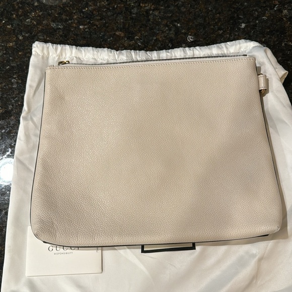 Gucci off-white clutch wristlet - Picture 2 of 9